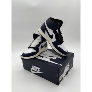 Nike Air Jordan 1 Retro High OG GS - Size 5Y